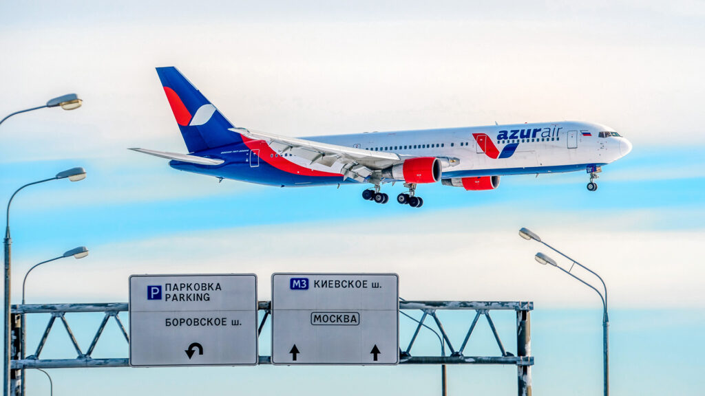 Azur Air B767 Rusia