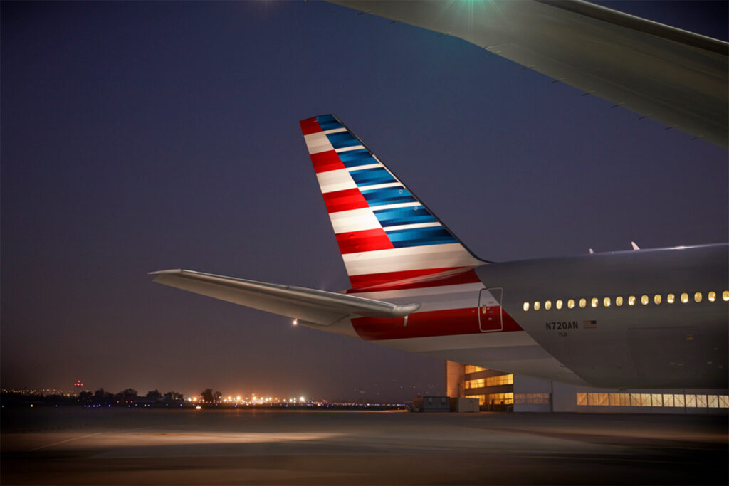 American Airlines tail noche