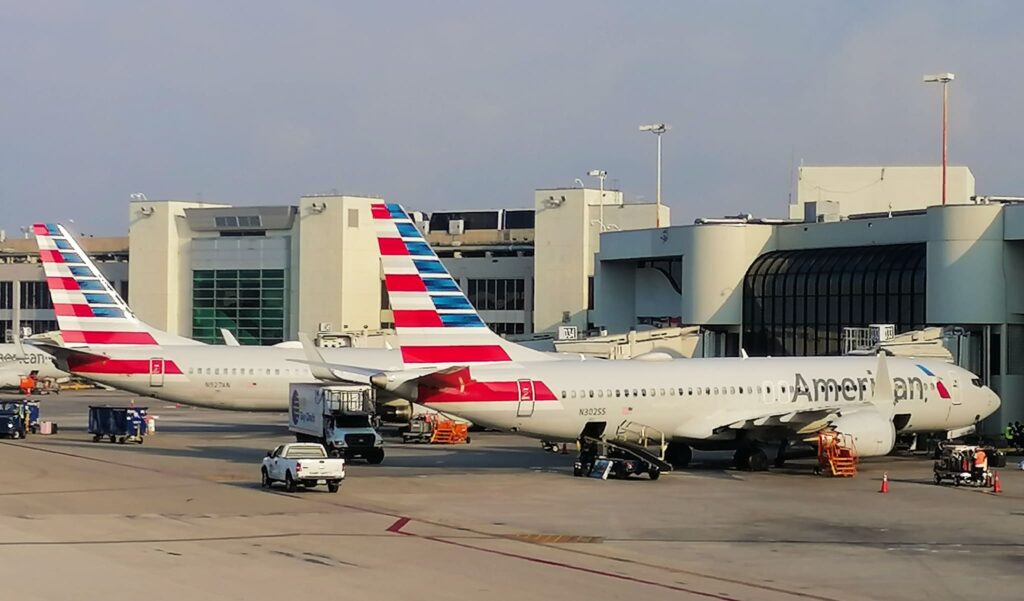 American Airlines B737-8