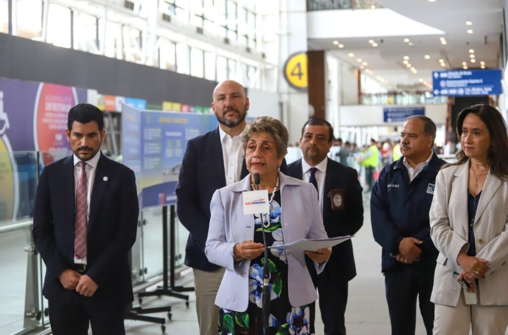 Ministra MOP aeropuerto Santiago