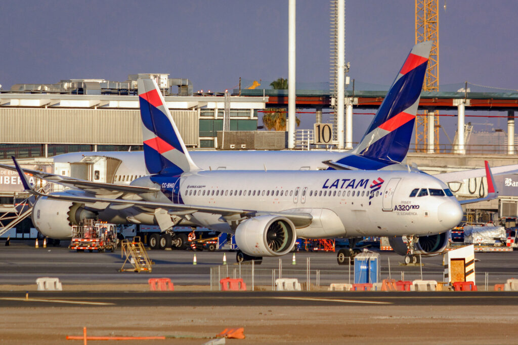 LATAM A320neo B787-9