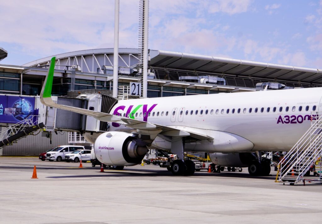 SKY A320neo gate SCL