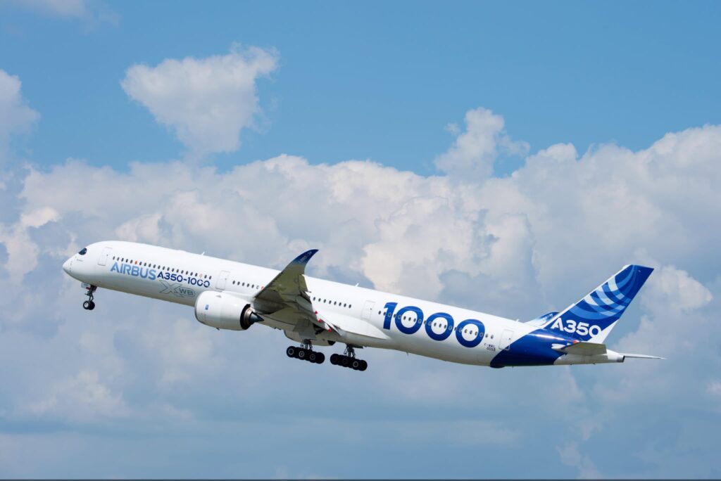 Airbus A350-1000 climb