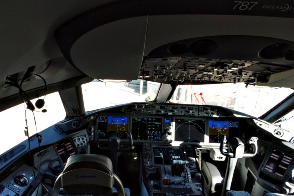 Boeing B787 Cockpit