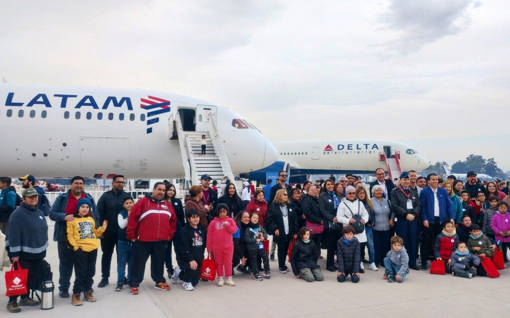 LATAM vecinos Pudahuel FIDAE 2024