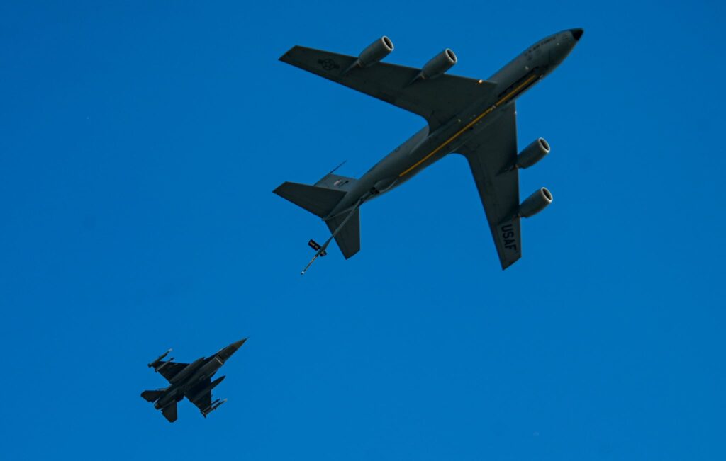 USAF KC-135 reabastecimiento en vuelo