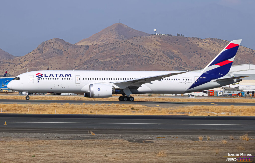 Boeing 787-9 de LATAM Airlines en SCL